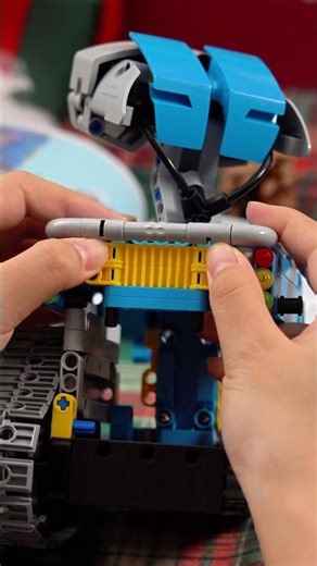 Remote-Controlled Robot—The Perfect Christmas Gift!#gifts #robot #kidstoys #funnyshorts #christmas