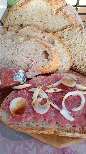 Brot und Hackepeter selbst gemacht.