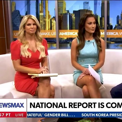 #newsmax #alexkraemer #christinathompson #legs #newsanchors #tvanchors