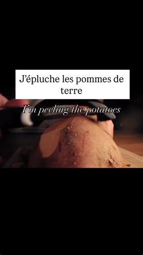 French fries… but make it French 🇫🇷🍟 Did you know in France we simply say “des frites”? Crispy on the outside, soft on the inside… the perfect comfort food 😋 Save this and learn French with your everyday life! ⸻ #SaveThisPost #LearnFrench #FrenchVocabulary #FrenchWithMe #FrenchForBeginners