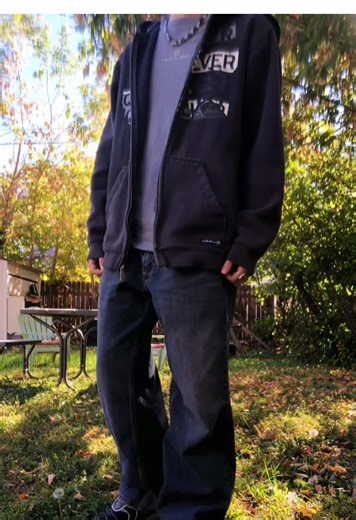 another day another less dollar less many but more many aswell, all in the bad ways though unfortune, im going to sleep now and skipping school tomorrow thank u #ootd #fashopn 😣#2000s #fyp #limbo