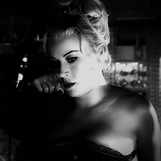 Tiffany Valentine's Gothic Aesthetic | Bride of Chucky 90s Horror Film