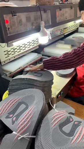 #flyknit #shoeupper | Elsa Wang