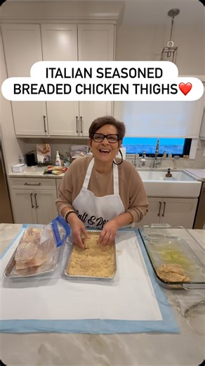 The most delicious & easy peasy Italian Seasoned Breaded Chicken Thighs❤️ whenever I’m looking for a quick dinner chicken thighs in the oven with whatever I have on hand is my go too & and whole famiglia enjoys it! Recipe is up on our yt channel, link in bio❤️ #chicken #chickenthighs #easyrecipe #easymeals #yummy | Mauro & Maddalena Castano