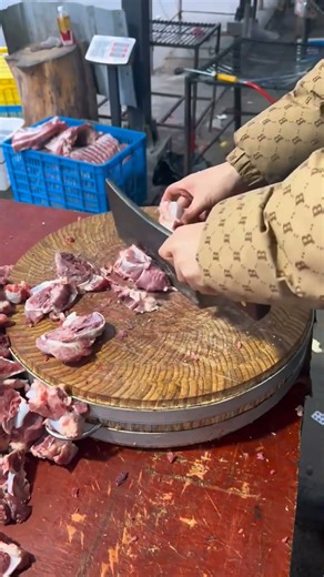 Professional cleaver tech: high-carbon steel effortlessly cuts through bones.