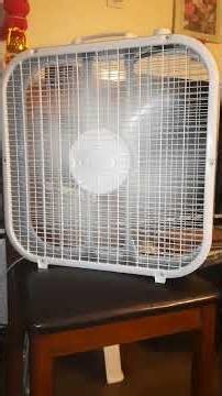 Lasko B20201 20" Box Fan Demonstration