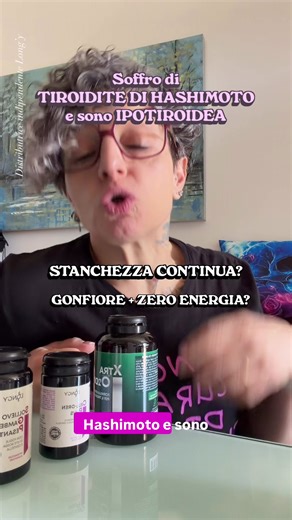 Ho la tiroidite di Hashimoto e sono Ipotiroidea… e ho capito che non è “colpa”solo della tiroide se ogni giorno abbiamo a che fare con: 👉 Stanchezza 👉 Gonfiore 👉 Zero energia 👉 Peso che non scende Quando ho iniziato a lavorare su quello che c’è sotto… il mio corpo ha iniziato a rispondere. 👉 Scrivimi HASHIMOTO in DM 🦋. #hashimoto #ipotiroidismo #infiammazione #stanchezza #gonfiore ⚠️ DISCLAIMER Questo è il mio percorso personale. Non sono un medico e non faccio diagnosi. Per qualsiasi situ