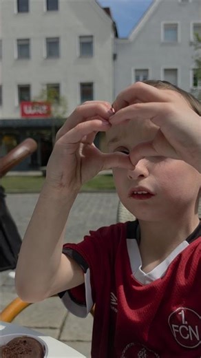 Leon shows Dad how to make a heart with his fingers 🥹💛 #shorts #heart #herz #fyp #leon
