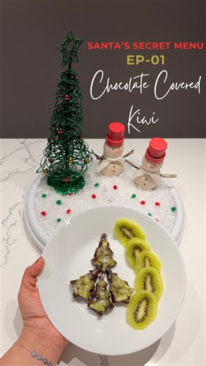 Bitesnbliss | Khushi Parikh on Instagram: "POV: Santa just dropped his first secret recipe and it’s dangerously addictive 👀🎅🍫 Welcome to 🎄 Santa’s Secret Menu – Episode 1 💚 Dish Reveal: Chocolate Covered Kiwi Crisp, juicy kiwi dipped in rich melted chocolate = the easiest viral Christmas dessert you’ll make this holiday season ✨ This is your sign to add this to your Christmas party snacks, holiday dessert board, and last-minute festive treats list 😮‍💨 💬 Comment “SANTA” to unlock Episode 