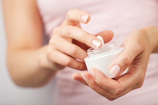 Gespaltene Fingernägel: Ursachen und Behandlung von brüchigen Nägeln