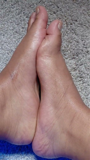 So tiredd... I think I need a foot rub, please 😩 🤭 #barefoot #feet #soles