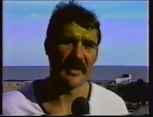 Gerrie Coetzee putting his "Bionic Right Hand" to use against Stan Ward. | Boxing Depot