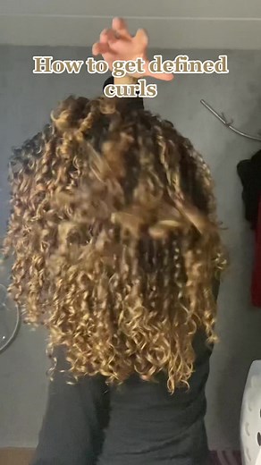 How to Properly Define Your Curls | Hairstyling Tutorial