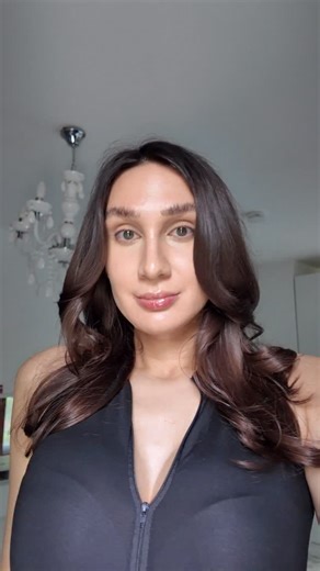 Celia Shia on Instagram: "Celias flachwitze Part 1 🌟👀 #funny"