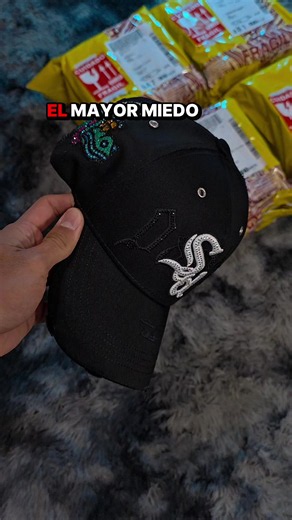 ​¿Miedo a que tu gorra llegue aplastada? 📦🚫 ​Nosotros lo solucionamos. Aquí cada gorra viaja en su propia caja a la medida y súper protegida para que no pierda su forma. ​Queremos que al abrir tu paquete, la encuentres impecable. ✨ ​✅ Caja a la medida ✅ Empaque seguro ✅ Envíos rápidos ​¿Listo para estrenar? Mándanos un mensajito por aquí o a nuestro WhatsApp para tomar tu pedido hoy mismo. 👇 Compra rapido y seguro por nuestra tienda en Línea: TUMBADOCAPS .COM