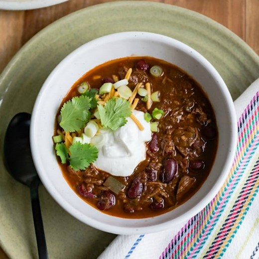 Make Easy, Delicious Slow Cooker Chili Con Carne
