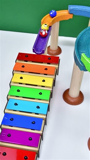 *Marble Run & Xylophone* The sound of marbles hitting the xylophone is very beautiful. #xylophone