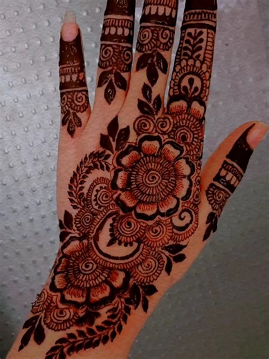 Elegant Simple Mehndi Designs for Every Occasion