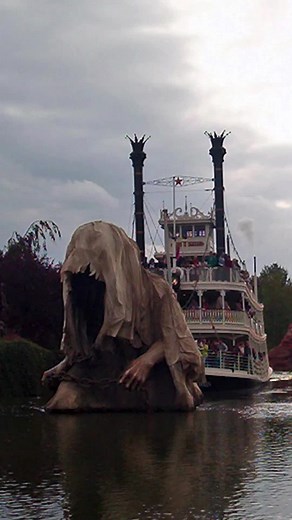 Phantom Cruise Line at Disneyland Paris: A Terrifying Submechanophobia Nightmare