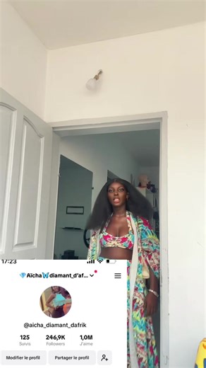 Cc les diamant D’afrik on n’ai à 1M d’abonnés. mes diamants D’afrik vraiment merci beaucoup à tous,que Dieu vous bénisse abondamment je vous aime 🫶🏽 très fort