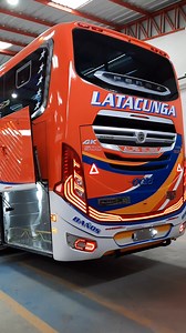 59K views · 1K reactions | Latacunga 18 hecho por carrocerías Pérez con todos los lujos, detalles y toda la comidad para los pasajeros chofer y ayudante en chasis Hino ak | Buses en Ecuador | Facebook