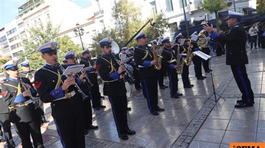 Με τη «Συννεφούλα» και το «Τι έπαιξα στο Λαύριο» αποχαιρέτησε η μπάντα του Πολεμικού Ναυτικού τον Διονύση Σαββόπουλο από τη Μητρόπολη