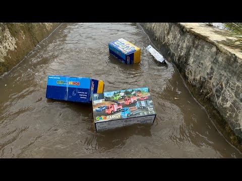 Menemukan dan unboxing mobil mobilan, truk pemadam kebakaran, truk molen, truk dump, kereta api