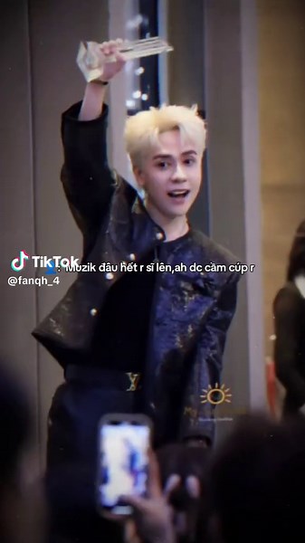 1. ( a b )2 = a2 2ab b2 2. ( a - b )2 = a2 - 2ab b2 3. a2 - b2 = ( a - b )( a b ) 4. ( a b )3 = a3 3a2b 3ab2 b3 5. ( a - b )3 = a3 - 3a2b 3ab2 - b3 6. a3 b3 = ( a b )( a2 - ab b2 ) 7. a3 - b3 = ( a - b )( a2 ab b2 )#xhhhh #quanghungmastersdMasterd🐼 #muzikoisilen#dmha_grp #Sunny_grp🌞