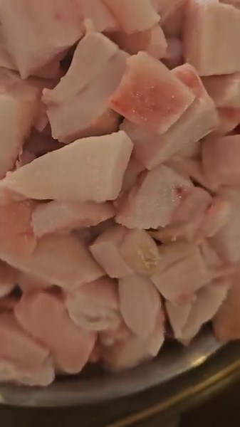 Rendering Lard for cooking #lard #pig #cottage #homesteading #countrylife | Lesley Cooks and Bakes