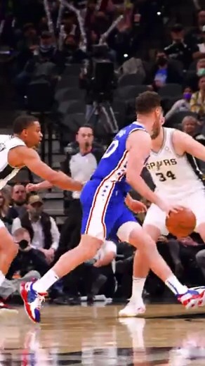 It’s crazy that you can put up these numbers and still be the second best center in the league. #embiid #jokic #buckets