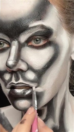 How This Illusion Makeup Is Made