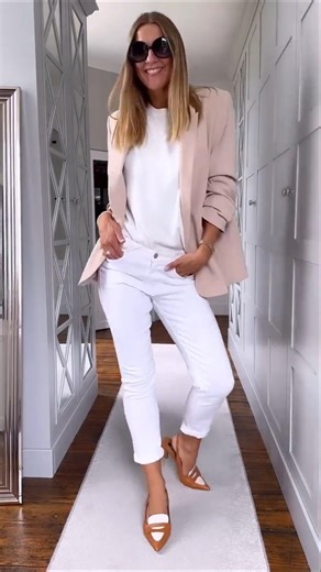 Everyday Elegance: White Pants, Camel Shoes, And Soft Jacket 🏙️ #ootd#outfitideas #fashiontrends
