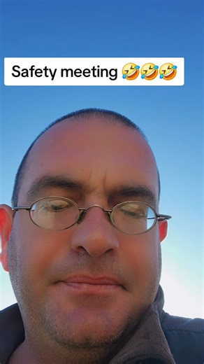 Safety meeting 🤣🤣🤣 | Ricardo Dippie Dippenaar