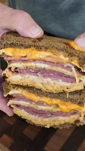 Delicious Homestyle Reuben Sandwich �