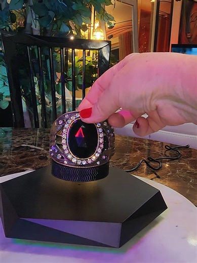 Magnetic Levitation Display Stand: Showcase Your Creativity