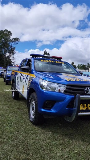Unidades policiales en Guatemala protegiendo a la comunidad