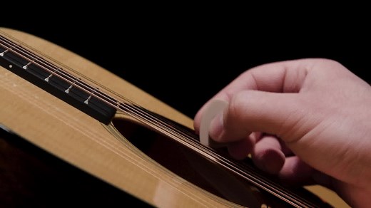 LUXE BY MARTIN™ CONTOUR PICK - Asymmetrical design - Precision-machined contour bevels - Specially chosen polymer is exceptionally wear-resistant - 1.0 mm - Grip Enhancement Disc Included for Maximum Grip Needs | Martin Guitar