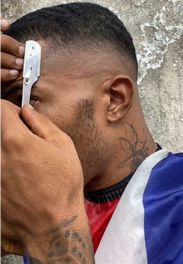 Mastering the Self-Cut: High Fade Techniques for Men