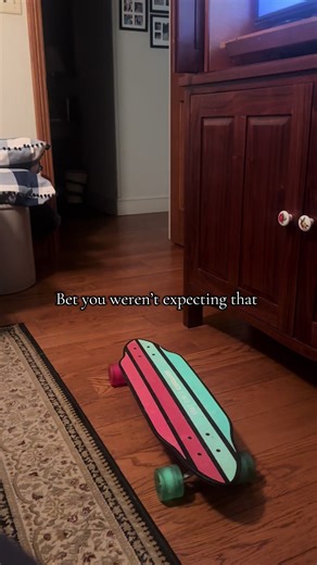 Spotty had to show off her skateboarding skills 🛹 #catsoftiktok #skateboarding #unexpected #viral #petsoftiktok