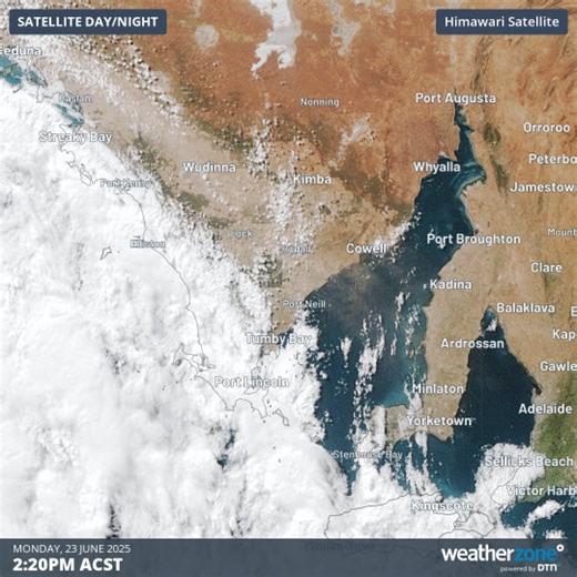 Powerful winds and showers will continue to spread over the southern half of SA through Tuesday and into Wednesday morning as the complex low and associated fronts cause an ongoing barrage of wet and windy weather. More at https://bit.ly/45vVdPk 🎥: This GIF shows the dust storm over SA’s Eyre Peninsula on Monday, June 23, 2025. | Weatherzone