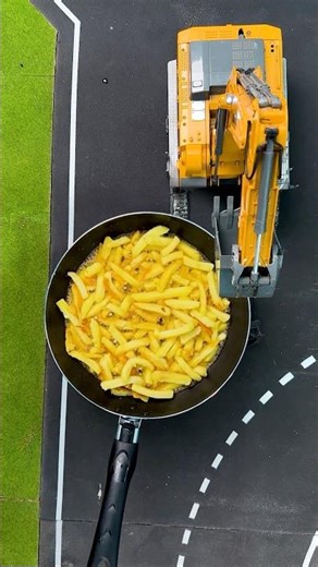 Remote control cars and healthy food 🥘🚜 #builderc