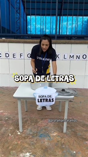 Prof.ª Amanda Ramos on Instagram: "Na proposta Sopa das Letras, colocamos letras dentro de uma panela e as crianças, com uma concha, misturavam e retiravam uma letra por vez. Em seguida, faziam a pareação com a letra correspondente que estava fixada no azulejo. Durante a atividade, as crianças foram estimuladas a reconhecer e nomear letras, desenvolver a atenção e a concentração, exercitar a praxia fina ao manusear a concha, ampliar a percepção visual por meio da pareação e despertar o interesse