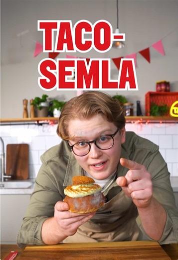 Semlan för dig som inte gillar mandelmassa 😏😏 Kingen @KalleK lagar tacosemla med guacamolegrädde 🔥 Ingredienser: 500 g köttfärs 1 liten rödlök, finhackad 150 g cocktailtomater, tärnade 1 liten burk majs Färsk koriander, hackad (efter smak) 1 påse Santa Maria Tacokrydda Olja, till stekning 2 mogna avokador 2–3 dl crème fraîche 1 påse Santa Maria Guacamole Mix Salt 4 semmelbullar eller frallor Gör så här: 1. Hetta upp olja i en stekpanna. 2. Stek köttfärsen tills den är genomstekt. 3. Tillsätt 