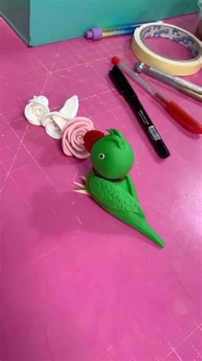 How to Make Fondant Parrot 🦜 | Easy Cake Topper Tutorial for Beginners #ytshorts