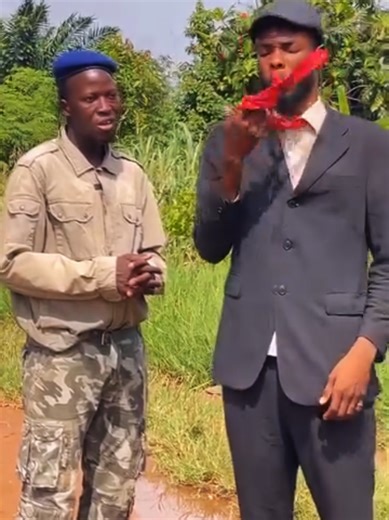 Simple amusement, il m’embête😒@THE LIFE 💪 @SÉCURITÉ CERTIFIÉ OFFICIEL 229 #rire #comedie #humour