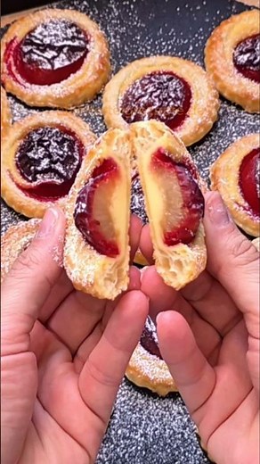 Better than plum cake! 🍇🤫 This damson dessert is GENIUS!