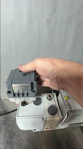 Edwards E2M1.5 Dual Stage Rotary Vane Vacuum Pump