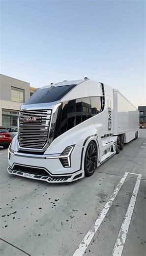 🔥 GMC redéfinit les standards du transport futuriste. Ce camion GMC futuriste incarne puissance, robustesse et technologie avancée dans une machine impressionnante. Sa calandre massive, sa signature lumineuse moderne et sa posture dominante reflètent parfaitement l’ADN GMC. À l’intérieur, un cockpit high-tech avec matériaux premium et éclairage LED d’ambiance offre une expérience immersive et confortable. Chaque mouvement est fluide, contrôlé et hypnotique. Ce n’est pas qu’un camion — c’est la 