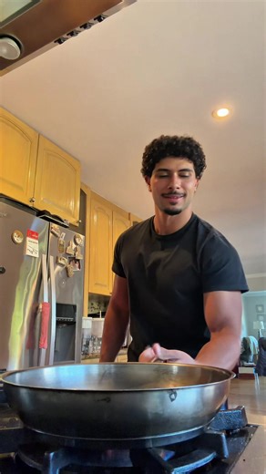 Do I speed up my chopping? COMMENT “CURRY” for recipe This meal came out amazing first time cooking it it’s simple all you need is 10 ingridents and my family loved it. #chickencurry #satisfying #cooking #recipesoftiktok #fyp