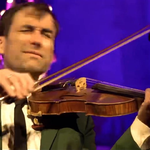 We know it’s a bit too early to think about the holidays, but didn’t want too many days to pass before alerting our pals that Gezelligheid will return to Fourth Presbyterian this December for FIVE NIGHTS ONLY! Pre-sales are live this Wed 8/20, 10AM CT, sign up for access at www.andrewbird.net/#tour. Tickets on sale this Friday at 10am local. | Andrew Bird